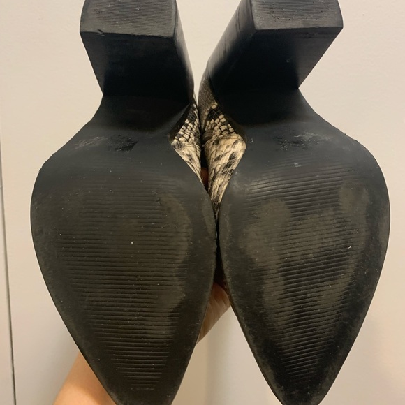 Loviren snake skin Aldo boots. - Picture 6 of 6